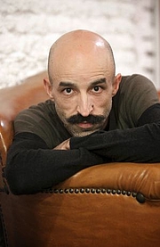 Kirjailijan kuva. 