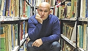Kirjailijan kuva. Photo by Gali Eitan