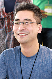 Författarporträtt. Author Kazu Kibuishi at the 2018 Texas Book Festival in Austin, Texas, United States. By Larry D. Moore, CC BY-SA 4.0, <a href="https://commons.wikimedia.org/w/index.php?curid=74247661" rel="nofollow" target="_top">https://commons.wikimedia.org/w/index.php?curid=74247661</a>