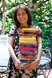 Foto de l'autor. Dami with a few Geronimo Stilton books By Andrea Costa - Creative Director - Own work, CC BY-SA 4.0, <a href="//commons.wikimedia.org/w/index.php?curid=63310965" rel="nofollow" target="_top">https://commons.wikimedia.org/w/index.php?curid=63310965</a>