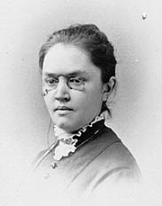 Foto de l'autor. Photographic portrait of Katharine Lee Bates, author of "America the Beautiful". Image believed to be in Public Domain. By RL - Find a Grave [1], Public Domain, <a href="//commons.wikimedia.org/w/index.php?curid=5649414" rel="nofollow" target="_top">https://commons.wikimedia.org/w/index.php?curid=5649414</a>