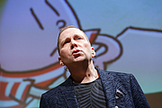 Kirjailijan kuva. "Dog Man" series author Dav Pilkey speaks during a "National Book Festival Presents" event, October 11, 2019. Photo by Shawn Miller/Library of Congress.