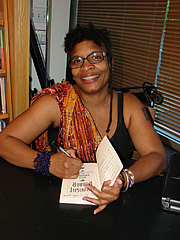 Photo de l'auteur(-trice). <a href="http://reading.kingrat.biz/">Philip Weiss</a>