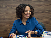 Foto do autor. Maaza Mengiste at BookExpo at the Javits Center in New York City, May 2019. By Rhododendrites - Own work, CC BY-SA 4.0, <a href="https://commons.wikimedia.org/w/index.php?curid=79387571" rel="nofollow" target="_top">https://commons.wikimedia.org/w/index.php?curid=79387571</a>