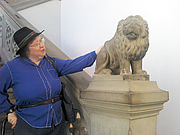 Fotografia dell'autore. Jo Walton trying to cheer up a stone lion in Florence.