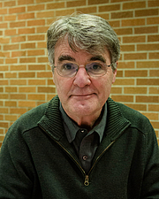 Fotografia dell'autore. Wikipedia: David Macaulay at the Mazza Museum 2012 Fall Conference where he received the Mazza Medallion.