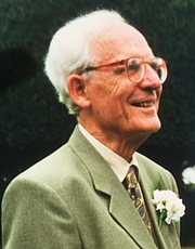Foto del autor. Harry Blamires 1998 By FloreBlam - Own work, CC BY-SA 4.0, <a href="//commons.wikimedia.org/w/index.php?curid=64361260" rel="nofollow" target="_top">https://commons.wikimedia.org/w/index.php?curid=64361260</a>