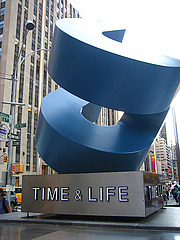 Författarporträtt. Time & Life Sculpture, Manhattan, New York.  Photo by Jeremy Keith / Flickr