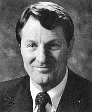 Foto de l'autor. Photo of Neal A. Maxwell, an apostle and a member of the Quorum of the Twelve Apostles of The Church of Jesus Christ of Latter-day Saints (LDS Church). By Editors: Christie Williams and LeeAnn Roberts - The Rixida: annual publication of the associated students of Ricks College.: Image found here, Public Domain, <a href="//commons.wikimedia.org/w/index.php?curid=16891197" rel="nofollow" target="_top">https://commons.wikimedia.org/w/index.php?curid=16891197</a>