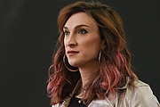 Foto de l'autor. Photo of author Juno Dawson.