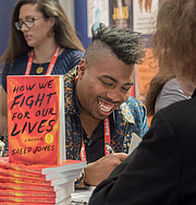 Kirjailijan kuva. Saeed Jones at BookExpo at the Javits Center in New York City, May 2019. By Rhododendrites - Own work, CC BY-SA 4.0, <a href="https://commons.wikimedia.org/w/index.php?curid=79387604" rel="nofollow" target="_top">https://commons.wikimedia.org/w/index.php?curid=79387604</a>
