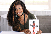 Foto de l'autor. Author Nic Stone at the 2017 Texas Book Festival. By Larry D. Moore, CC BY-SA 4.0, <a href="https://commons.wikimedia.org/w/index.php?curid=63878796" rel="nofollow" target="_top">https://commons.wikimedia.org/w/index.php?curid=63878796</a>