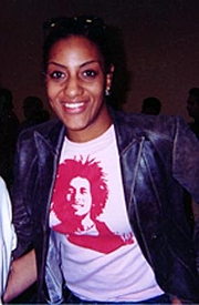 Författarporträtt. Sarah Jones, author, poet, and actress <br>(Credit: Rockero, Wikipedia user,<br> 2004, Santa Barbara, Calif.