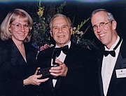 Författarporträtt. John C. Traupman (center)