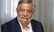 Kirjailijan kuva. 