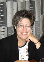 Foto de l'autor. American book author Karen Wynn Fonstad in 2004. Credit: Ebakunin, original uploader at the Tolkien Gateway website on 28 May 2006