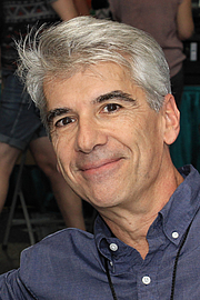 Foto de l'autor. Author D. J. MacHale at the 2016 Texas Book Festival. By Larry D. Moore, CC BY-SA 4.0, <a href="https://commons.wikimedia.org/w/index.php?curid=53513526" rel="nofollow" target="_top">https://commons.wikimedia.org/w/index.php?curid=53513526</a>