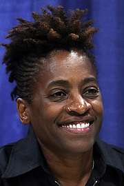 Fotografia dell'autore. Woodson at the 2018 U.S. National Book Festival By Fuzheado - Own work, CC BY-SA 4.0, <a href="https://commons.wikimedia.org/w/index.php?curid=72310421" rel="nofollow" target="_top">https://commons.wikimedia.org/w/index.php?curid=72310421</a>