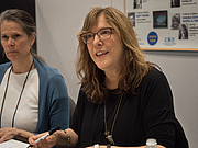 Foto de l'autor. Carolyn Crimi at BookExpo at the Javits Center in New York City, May 2019. By Rhododendrites - Own work, CC BY-SA 4.0, <a href="https://commons.wikimedia.org/w/index.php?curid=79387534" rel="nofollow" target="_top">https://commons.wikimedia.org/w/index.php?curid=79387534</a>