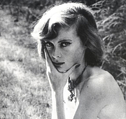 Kirjailijan kuva. Lady Caroline Blackwood photographed by Walker Evans