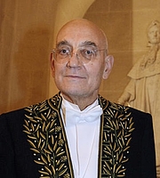 Author photo. Max Gallo, le 31 janvier 2008 à l'Académie française, à l'issue de son discours de réception en présence du président Nicolas Sarkozy
