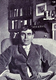 Forfatter foto. Image from <i><a href="http://www.archive.org/details/jameselroyflecke00golduoft">James Elroy Flecker; an appreciation with some biographical notes</a></i> (1922) at the <a href="http://www.archive.org">Internet Archive</a>