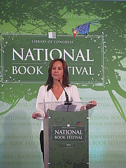 Kirjailijan kuva. Maria Duenas at the 2012 National Book Festival By Slowking4 - Own work, GFDL 1.2, <a href="https://commons.wikimedia.org/w/index.php?curid=21582328" rel="nofollow" target="_top">https://commons.wikimedia.org/w/index.php?curid=21582328</a>