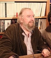 Foto de l'autor. Michael Moorcock à la librairie Charybde, Paris, France, le 14/10/2012 By Rmdolhen - Own work, CC BY-SA 3.0, <a href="https://commons.wikimedia.org/w/index.php?curid=22073486" rel="nofollow" target="_top">https://commons.wikimedia.org/w/index.php?curid=22073486</a>