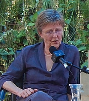 Foto de l'autor. Helen Garner at Adelaide Writer's Week By Michael Coghlan - <a href="https://www.flickr.com/photos/mikecogh/16642539190/" rel="nofollow" target="_top">https://www.flickr.com/photos/mikecogh/16642539190/</a>, CC BY-SA 2.0, <a href="https://commons.wikimedia.org/w/index.php?curid=62681310" rel="nofollow" target="_top">https://commons.wikimedia.org/w/index.php?curid=62681310</a>