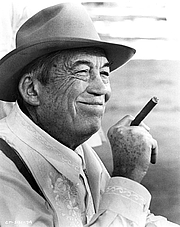 Kirjailijan kuva. John Huston