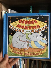 George and Martha Round and Round por James…