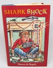 Shark Shock av Donna Jo Napoli