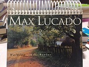 Walking With the Savior de Max Lucado