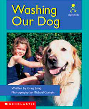 Washing Our Dog (Alphakids) de Greg Lang